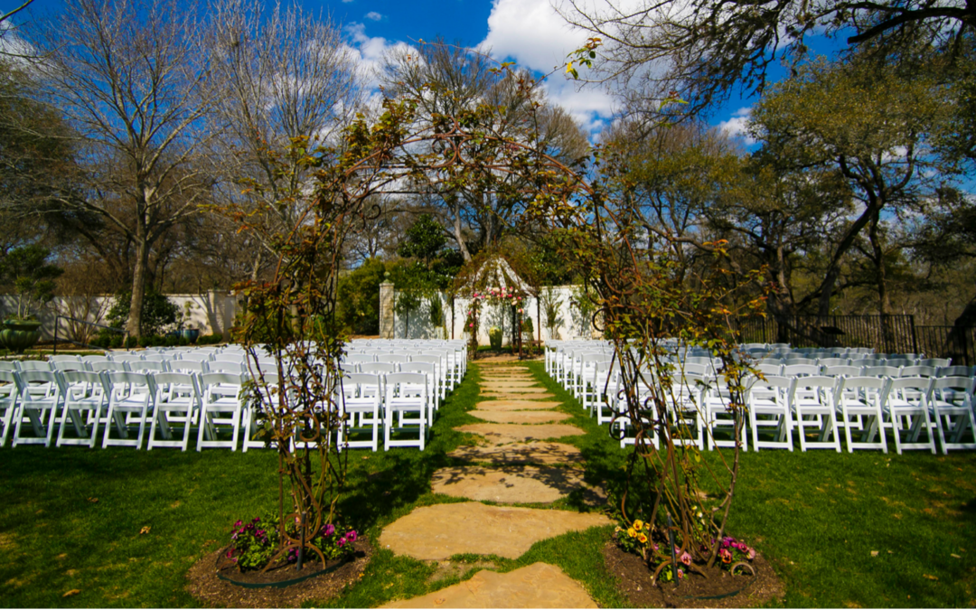 Should I Plan an Indoor or Outdoor Wedding for My Big Day?